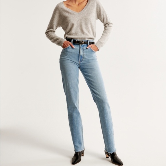 Abercrombie Ultra High Rise 90s Straight Jeans - Picture 2 of 16